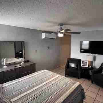 Full 1st Floor Apartment with Pool - la Parguera Rooms