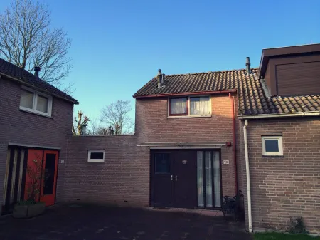 Cozy holiday home with terrace & fireplace - sun holiday in Schouwen-Duiveland