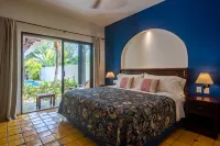 Spacious Private Villa with Pool Backing to Golf Course Beach Only Minutes Away Hotels in Puerto Aventuras