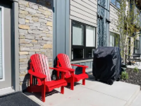 Joe’s Brand New 2 King Bedrooms Townhome in Canmore (License: Res-10681)