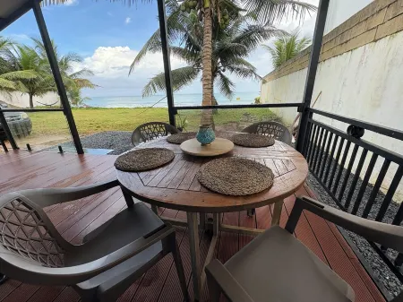 Beachfront Casita en Luquillo – Ocean Views Bad Bunny Ready Отели в г. Мамейес I