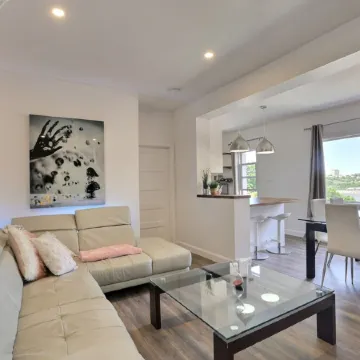 Spectacular, Lunch with the Chateau Frontenac! Air-conditioned Free parking!