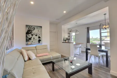 Spectacular, Lunch with the Chateau Frontenac! Air-conditioned Free parking! Отели рядом с достопримечательностью «Парк Солей»