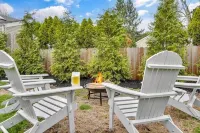 Ottawa Hills Bliss: Luxe 2BR with Hot Tub & King! Beverly Hills Plaza附近的飯店