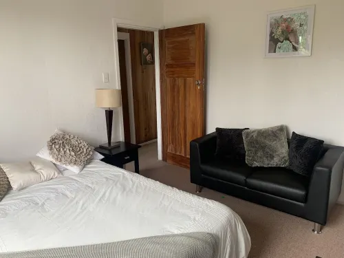 Rosewood Hideaway, peaceful, sunny & memorable Hotels in Rangataua