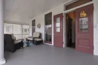 La Victoria 5-bedroom estate in the heart of Warwick, an Hour away from NYC Hotels in Warwick