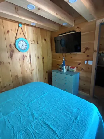 This Unit Sleeps 5 in Two Bedrooms and is a Quick Walk to the Beach.