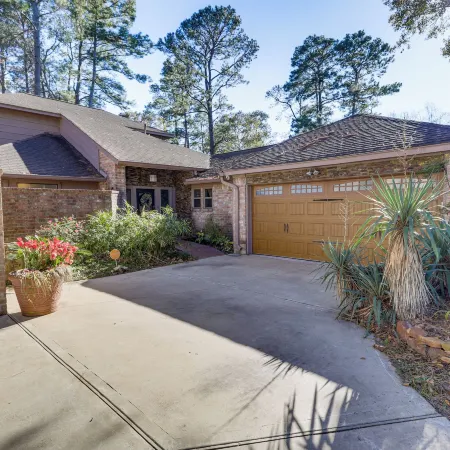 Dog-Friendly Cypress Vacation Rental w/ Lanai!