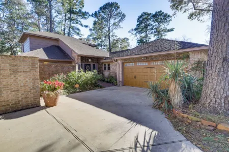 Dog-Friendly Cypress Vacation Rental w/ Lanai!