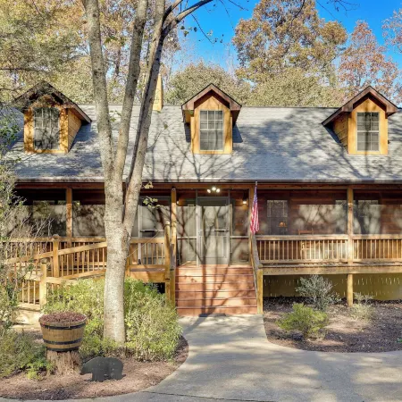 Hot Tub & Game Room: Blue Ridge Getaway