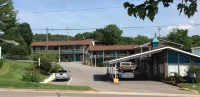 A Sapphire Inn Hotels in Macon County