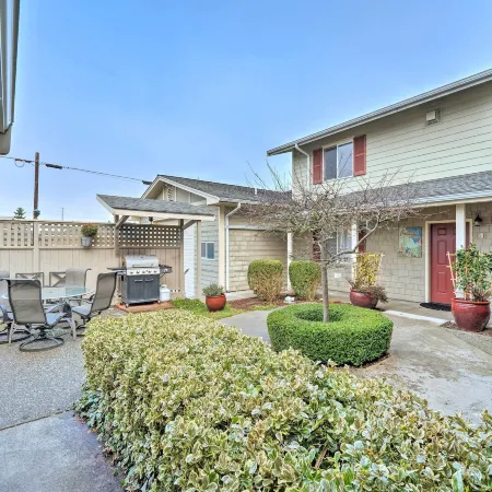 Anacortes Condo - Walk to Town, Marina, and Bay!