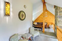 Spacious Wilmington Cabin: Walk to Lake - Parking