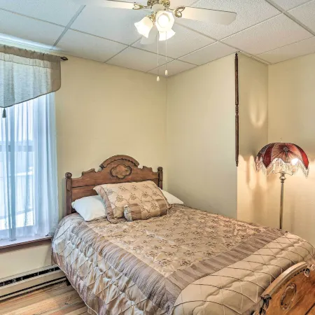 Shop, Hike and Explore! Historic Dtwn Custer Apt Hotele w: Custer