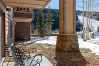 Red Hawk Lodge by Summit County Mountain Retreats فنادق في Dillon