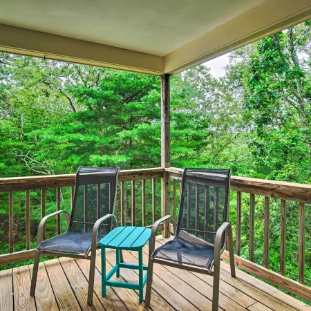 Cape Cod Home w/ Deck ~ 3 Mi to Beaches