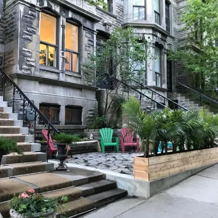 Ambrose House & Cafe - Self Check-in Guesthouse Отели рядом с достопримечательностью «Университет Макгилл»