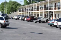 Town House Inn Cape Girardeau - parking