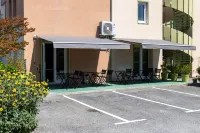 Face West le Pontet - Parkplatz