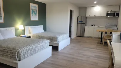 Riverside Inn