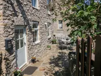 Field View Hotels in Castleton