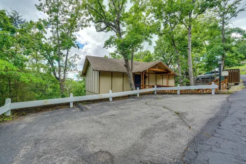 Walk to Lake: Osage Beach Home w/ Grill! - Homestays