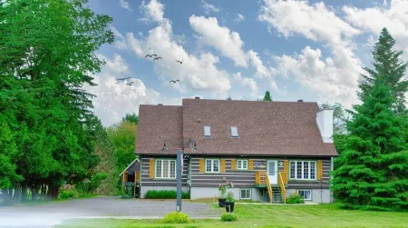 Le Pimbina Отели рядом с достопримечательностью «Ski de fond Mont-Tremblant»