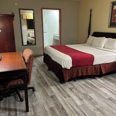 Deluxe King Room, 1 King Bed Howards Inn Motel Promo Code