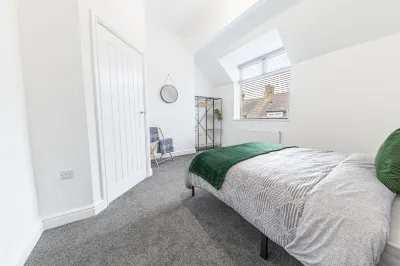 湖邊海濱度假村 Furness Building Society附近的飯店