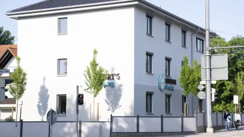 Henrys Sleeping am Augsburger Eiskanal