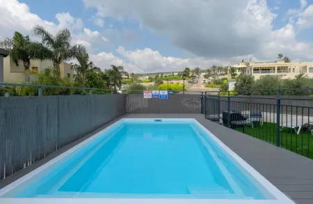 YalaRent Villa lumièra in Migdal with Private Pool Отели рядом с достопримечательностью «Церковь Умножения Хлебов и Рыб»