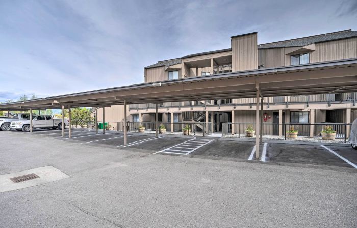 Beautiful Condo w/ Balcony on Lake Chelan!