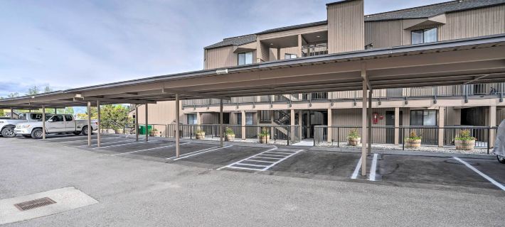 Beautiful Condo w/ Balcony on Lake Chelan! Hotéis em Chelan