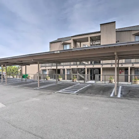 Beautiful Condo w/ Balcony on Lake Chelan!