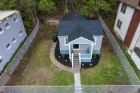 Fully Renovated Tiny Gem ~ Mins to Downtown ~ Yard Hotels near Cincinnati Zoo & Botanical Garden