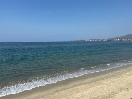 New spacious 2-bedroom 3 bath condo in Playa Bucerías with Ocean Pool gym, WiFi