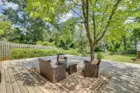 Charming Retreat in Charlottesville w/ Deck! - 3-نجوم