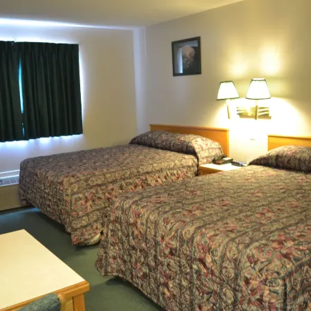 4 Pines Motel