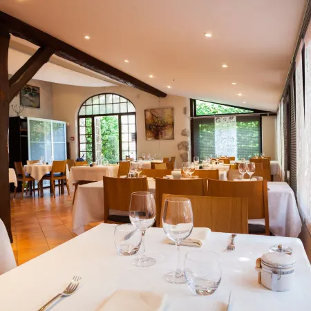Logis Hotel Restaurant l' Auberge Cigaloise