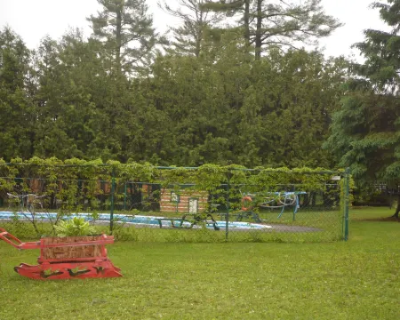 Auberge Alpine Inn Hotels in Sainte-Adele