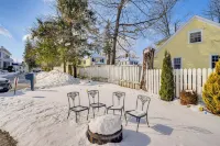 Walk to Dining Downtown Lenox Guest House! - Homestays