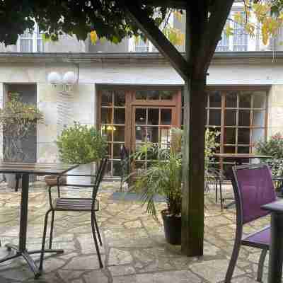 le grand monarque donzy Hotel Exterior