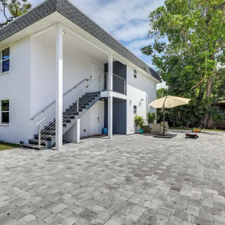 Cozy Sarasota Retreat - 3 Blocks to the Coast!