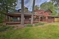 Hot Tub, Grill: Hilltop Log Cabin in Hot Springs! - 3-Star