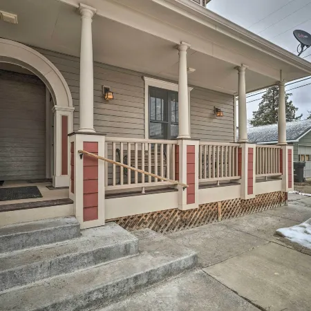 Updated Townhome w/ Hot Tub - Walk to Downtown!