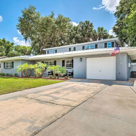 Hot Tub + Game Room: Crystal River Retreat!