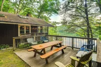 Waterfront Escape w/ Kayak, Paddle Boards, & Sauna -  Privatzimmer