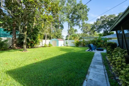 Jacuzzi.5 Mins to Beaches. Pet Friendly. Отели в г. Бей-Пайнс