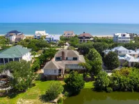 Come and Wind down and Relax at Family Tides! 6 Bedroom Villa by Peace Vacations Hotels in Georgetown