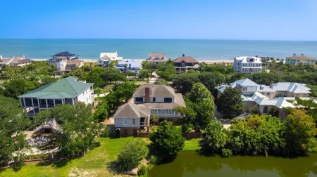 Come and Wind down and Relax at Family Tides! 6 Bedroom Villa by Peace Vacations